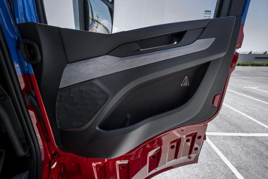 Детали интерьера Iveco S-WAY Magirus Concept 2019 года  (фото 6 из 30)